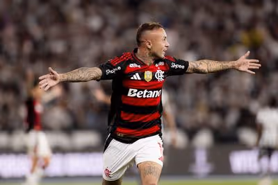 Vitória em clássico aumenta chances de título do Flamengo no Brasileiro