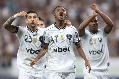 Jeffinho celebra gol e exalta Davide após vitória do Botafogo: 'Está muito bem'