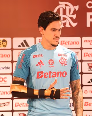Pedro faz atividades em campo, e otimismo do Flamengo por presença em final aumenta
