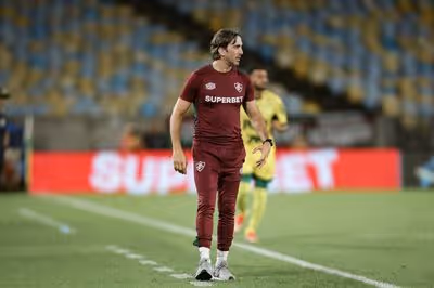 Zubeldía celebra vitória do Fluminense sobre o Flamengo: 'Clássico tem algo a mais'