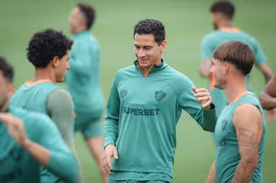 Fluminense deve ter retorno de Ganso em clássico com Flamengo