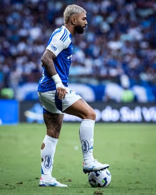 Sem avanços com o Santos, Gabigol recebe sondagens de equipes do exterior