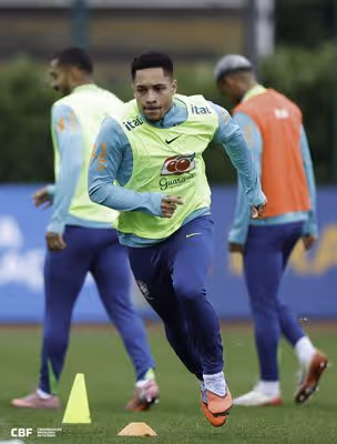 Vitor Roque cita Luiz Henrique e não vê demérito em volta ao Brasil: 'Não é um passo atrás'