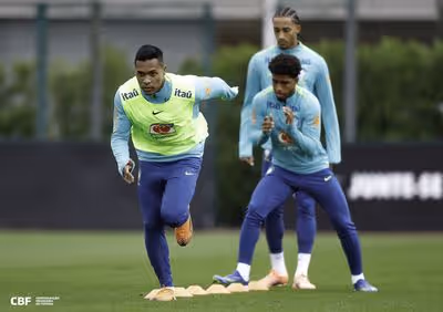 Alex Sandro diz ter estudado Seleção em período de afastamento e exalta Ancelotti