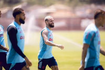 Corinthians tem interesse na contratação de Michael, atacante do Flamengo