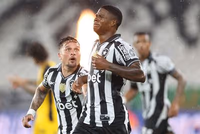 Kadir celebra gols pelo Botafogo e revela inspiração em Igor Jesus: 'Aprendi com ele'