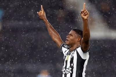 Após brilhar em vitória do Botafogo, Kadir recebe ligações de Igor Jesus e John Textor