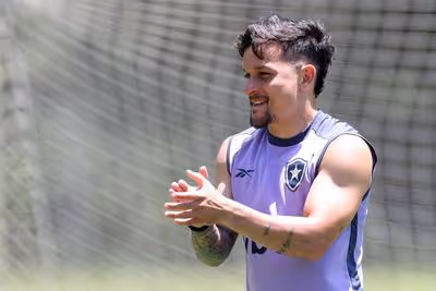 Botafogo pode negociar Artur com clube do Catar
