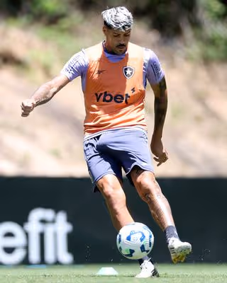 Botafogo adota otimismo com renovação de Alexander Barboza
