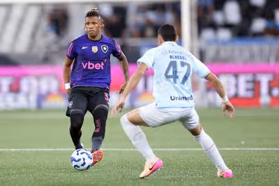Danilo evolui em recuperação, mas só volta a jogar pelo Botafogo em 2026