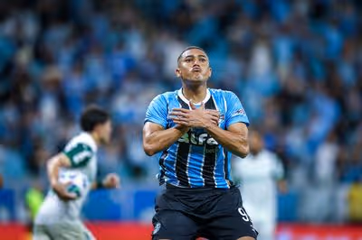 Destaque do Grêmio, Carlos Vinícius foi oferecido para o Fluminense