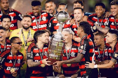 Retrospectiva 2025: Flamengo viveu ano de alegrias e muitas taças com Filipe Luís