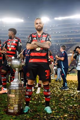 Atacante do Flamengo, Michael entra na mira do Santos
