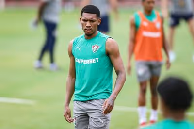 Fluminense segue sem negociações avançadas por centroavantes para 2026