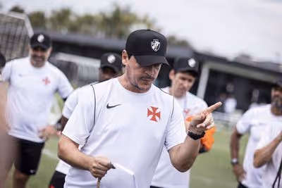 Diniz avalia sofrida classificação do Vasco e descarta pedido de demissão