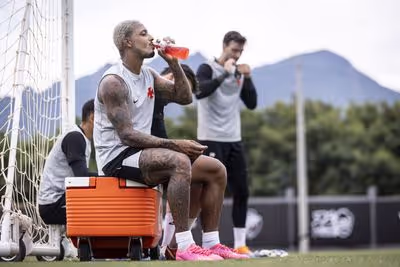 Vasco alinha acordo, e David está próximo de reforçar o Vitória