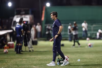 Auxiliar de Zubeldía comemora vitória do Fluminense e sai em defesa de Everaldo