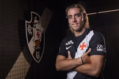 Vasco anuncia contratação do atacante Claudio Spinelli