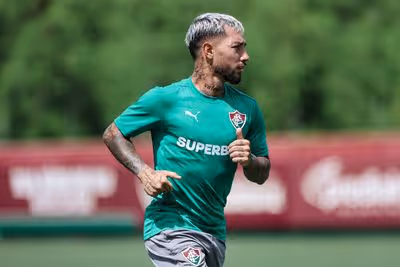 Em baixa, Lucho Acosta tenta recuperar espaço no Fluminense