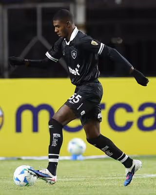 Wallace Davi comemora estreia pelo Botafogo e realiza sonho de jogar na Libertadores