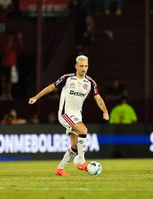 'Temos que ser melhores', admite Léo Ortiz após derrota do Flamengo na Recopa