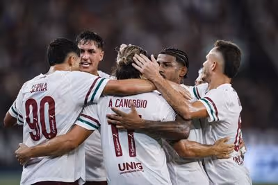 Fluminense mantém invencibilidade em clássicos e iguala marca de 2022