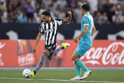 Vitinho destaca força da torcida do Botafogo antes de duelo pela Libertadores