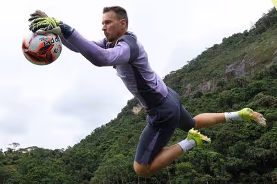 Sem espaço no Botafogo, Neto entra na mira de mais dois clubes do Brasil