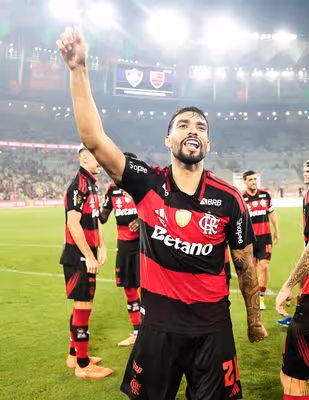 Paquetá celebra primeiro troféu no seu retorno: 'Era um sonho'