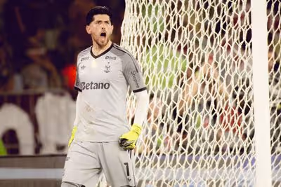 Rossi consolida fama de pegador de pênaltis e é herói do Flamengo mais uma vez