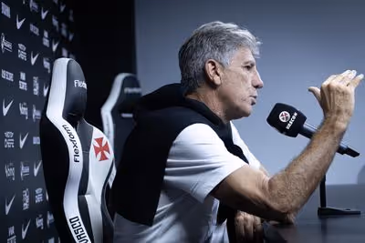 Renato Gaúcho comenta lance da expulsão de Barros: 'É um garoto, comete erros normais'