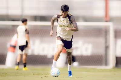 Redução da multa rescisória deixa futuro de Pulgar incerto no Flamengo
