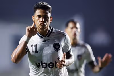 Matheus Martins elogia Franclim Carvalho e celebra gol contra o Vasco: 'Muito feliz'
