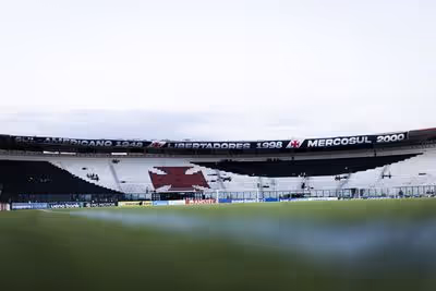 Vasco enfrenta dificuldade em negociações devido a crise institucional