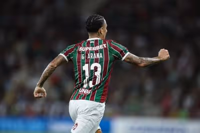 Guilherme Arana aumenta disputa por titularidade após marcar na Libertadores