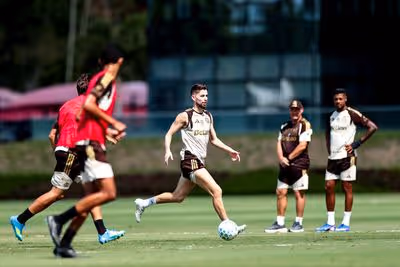 Jorginho treina e se aproxima de retorno no Flamengo
