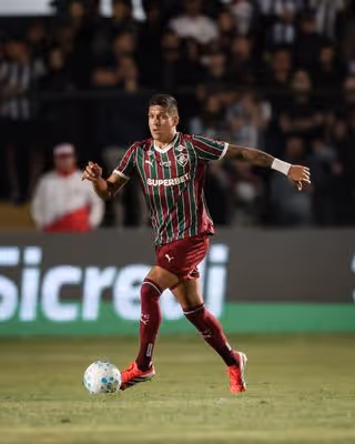 Millán se consolida na disputa por titularidade do Fluminense após estreia segura