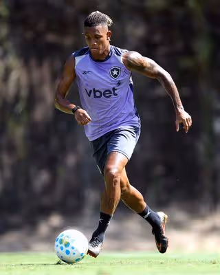 Técnico do Botafogo admite possível saída de Danilo: 'Muito difícil conseguir segurar'
