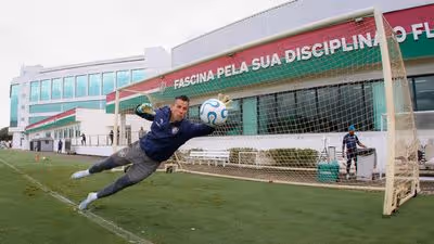 Destaque do Fluminense, Fábio tem quase 100 defesas no Brasileiro