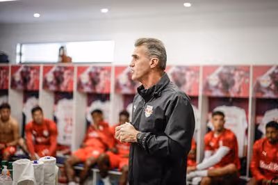 Técnico do Bragantino reclama de acréscimos 'até o Fluminense empatar'
