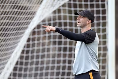 Lateral esquerda vira dor de cabeça para Rodrigo Bellão no Botafogo