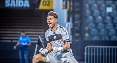 Ex-goleiro do Vasco acerta com clube espanhol