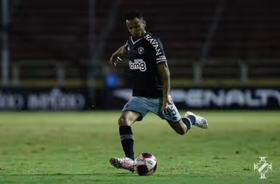 Fora dos planos de Diniz, Riquelme pode ser negociado pelo Vasco