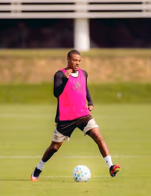 Negociação com o Peñarol não avança, e De La Cruz segue no Flamengo