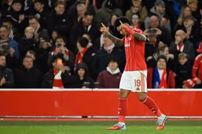 Igor Jesus marca duas vezes em goleada do Notingham Forest na Liga Europa