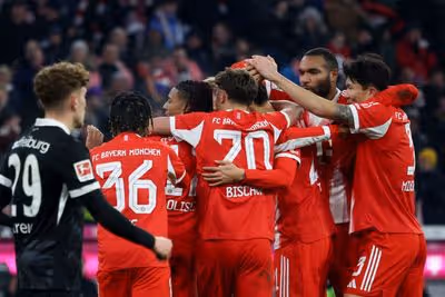 Bayern leva susto, mas atropela o Freiburg com show de Olise