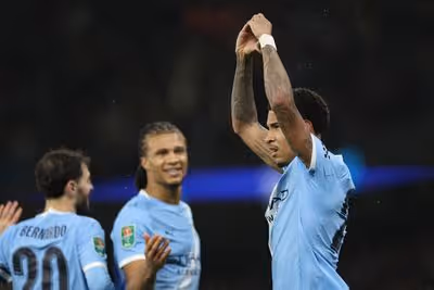 Savinho marca, City vence o Brentford e avança na Copa da Liga Inglesa