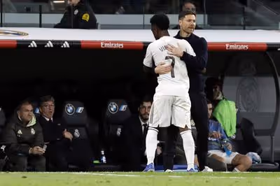 Xabi Alonso sai em defesa de Vini Jr após vaias no Real Madrid
