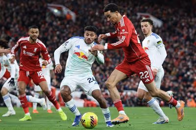 Liverpool empata com o Leeds e interrompe sequência de vitórias no Inglês