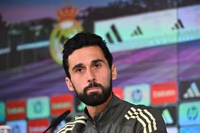 Arbeloa rebate 'alfinetada' do técnico do Barcelona sobre eliminação na Copa do Rei